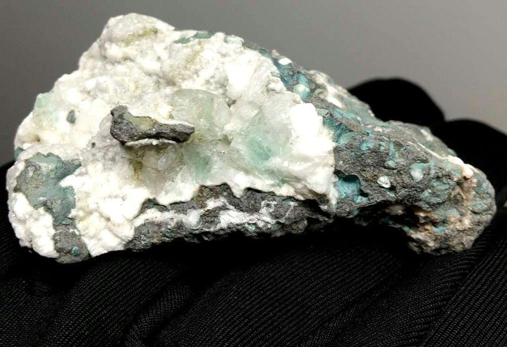 天然石アポフィライトとカルサイト原石 Amazon.co.jp: 超 カルサイト